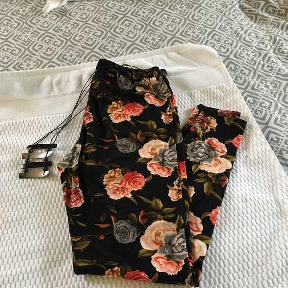 HP#93🎉🎉NWT leggings what a deal sz 2-18 ONE LEFT - Picture 2 of 4